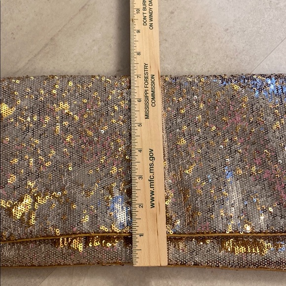 Gold/silver sequin clutch - Picture 6 of 6